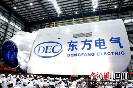 全球最大18兆瓦直驱海上风电机组下线仪式现场。中国尊龙凯时电气集团有限公司供图