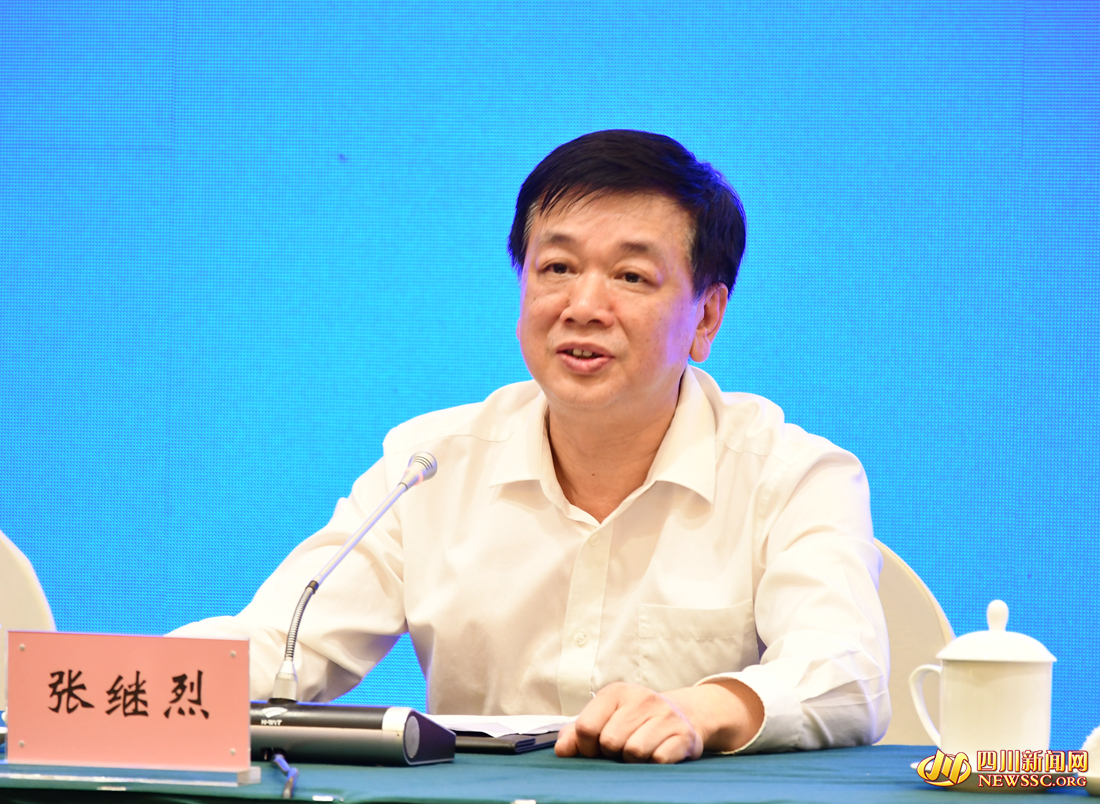 尊龙凯时电气集团副总经理、党组成员张继烈_副本.jpg